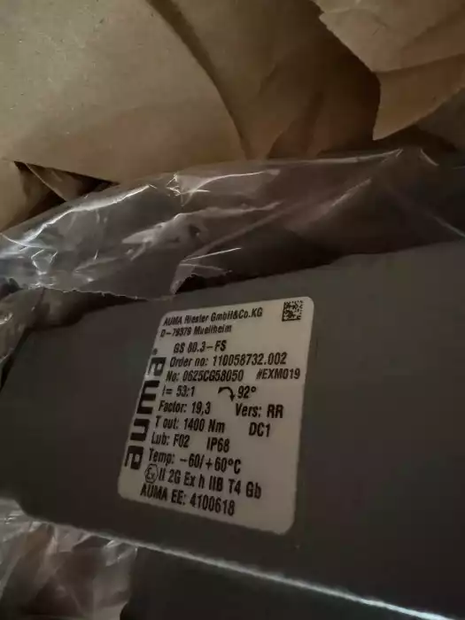 385